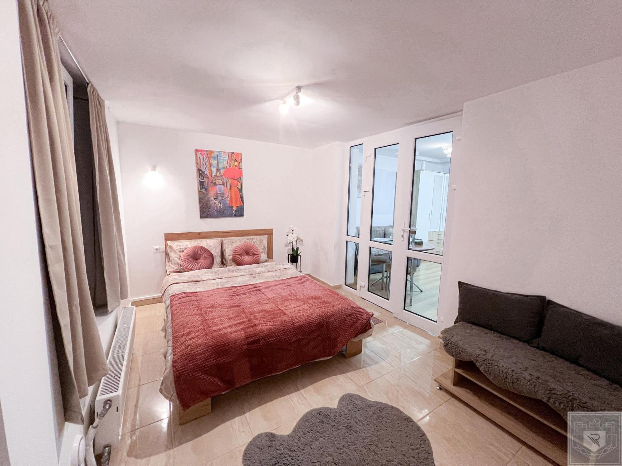 Renthouse Gates #5 Apartment